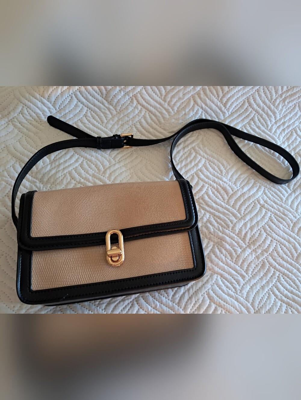 NWT Jules Kae Beige and Black Crossbody Shoulder Bag with Gold Hardware FFF